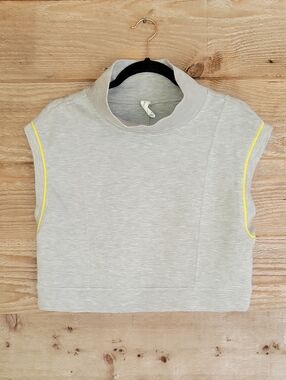 Daily Practice Size Small Light Gray Sleeveless Crop Top with Yellow Accent